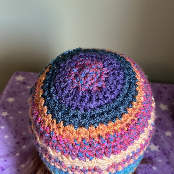 Crochet flower beanie soft mandala acrylic yarn delicate hat medium new - Picture 6 of 7